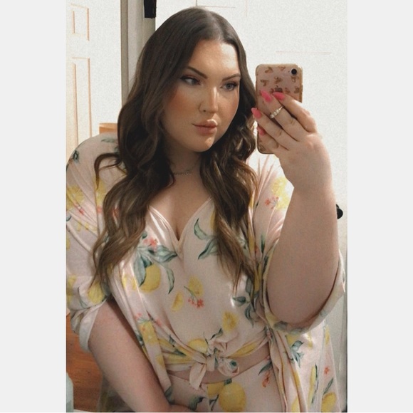 Meet your Posher, BrennaLaine - Picture 2 of 4